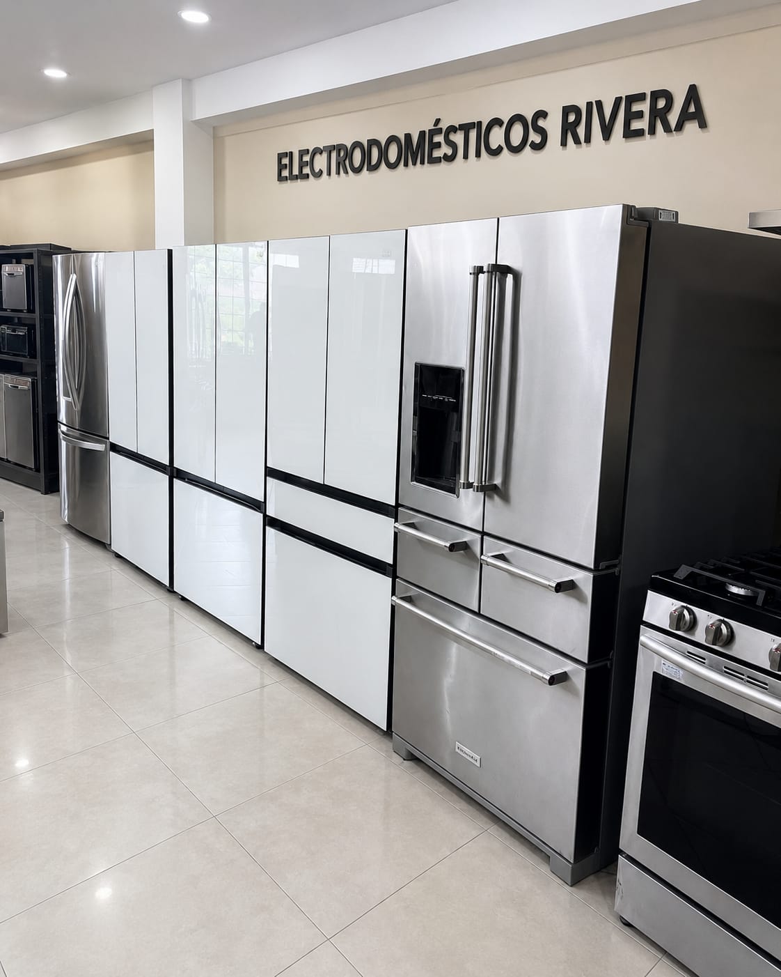 Showroom — refrigeradoras — Electrodomésticos Rivera, San Pedro Sula